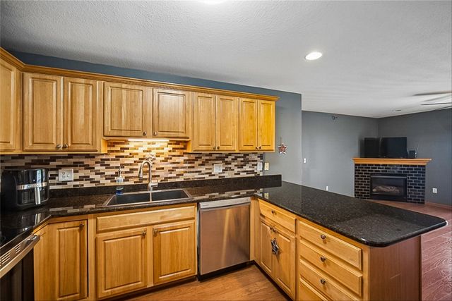 5916 Sutton Place 8, Urbandale, IA 50322