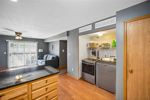 5916 Sutton Place 8, Urbandale, IA 50322