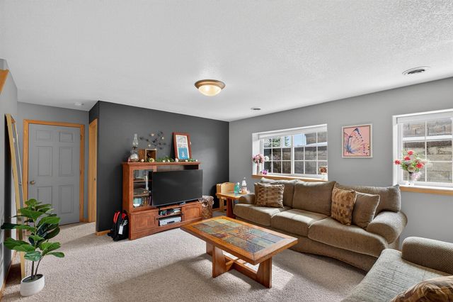 4801 Briarwood Drive, Cedar Falls, IA 50613