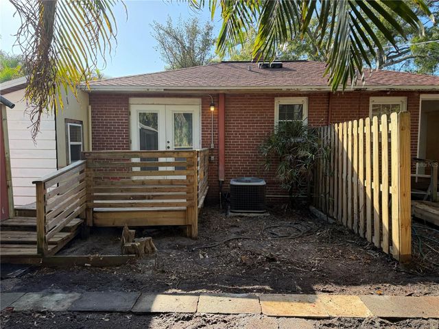 3813 W DE LEON STREET, Tampa, FL 33609