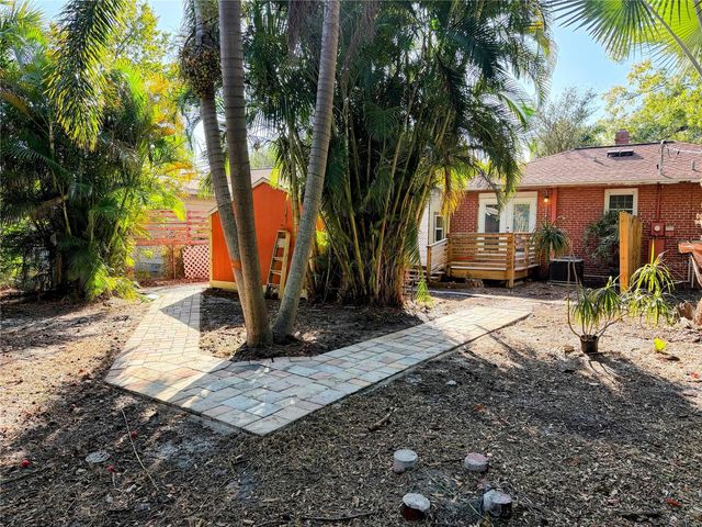 3813 W DE LEON STREET, Tampa, FL 33609