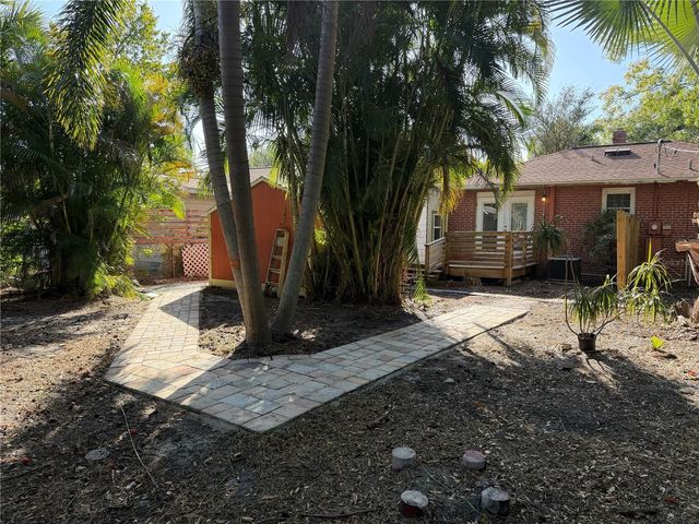 3813 W DE LEON STREET, Tampa, FL 33609