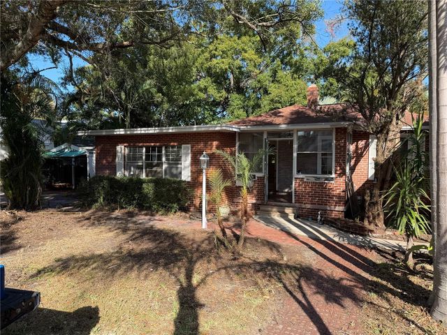 3813 W DE LEON STREET, Tampa, FL 33609