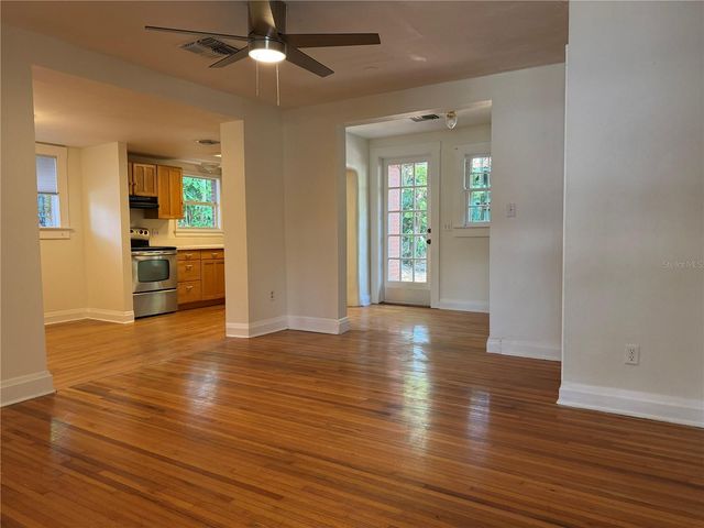 3813 W DE LEON STREET, Tampa, FL 33609