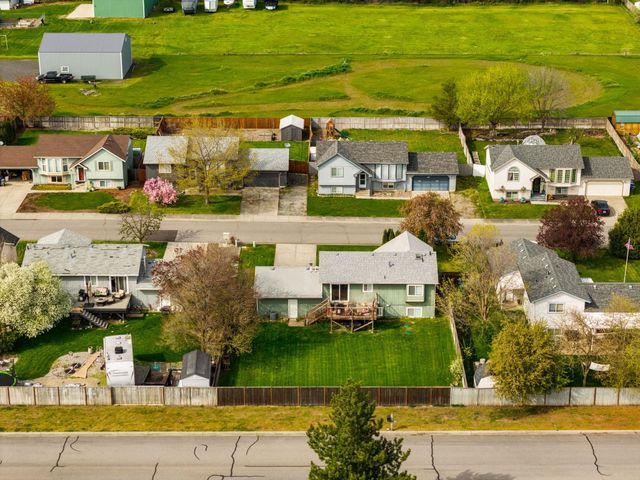 20010 E GRACE Ln, Otis Orchards, WA 99027