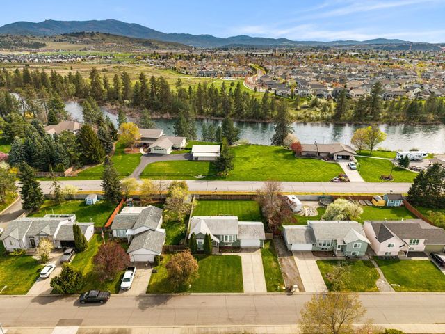 20010 E GRACE Ln, Otis Orchards, WA 99027