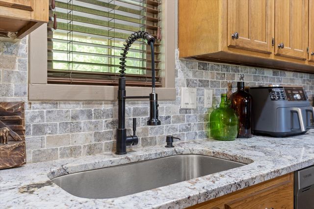 10911 E Brainerd Road, Apison, TN 37302