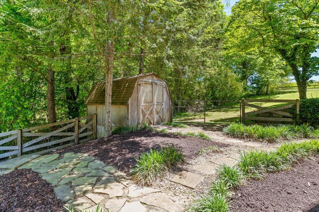 10911 E Brainerd Road, Apison, TN 37302