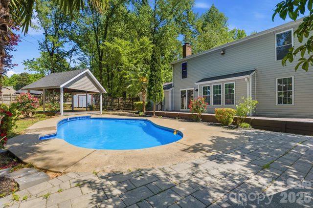 6839 Honey Hurst Lane, Charlotte, NC 28212