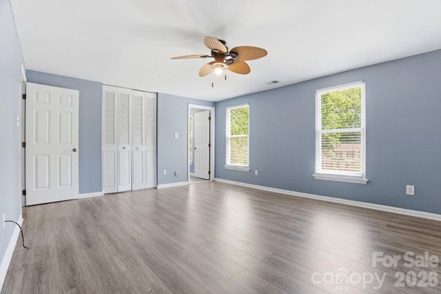 6839 Honey Hurst Lane, Charlotte, NC 28212