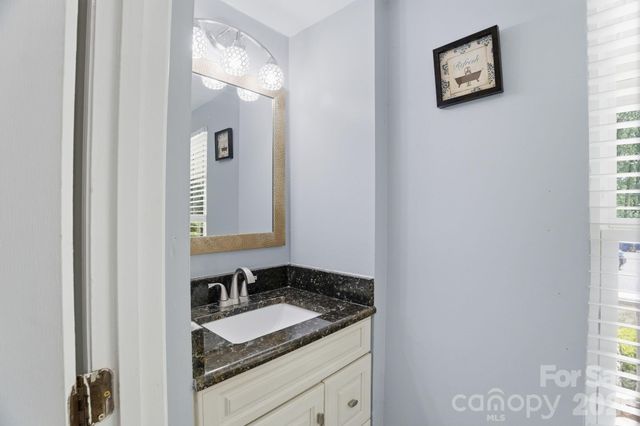 6839 Honey Hurst Lane, Charlotte, NC 28212