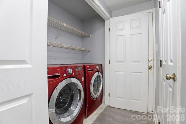 6839 Honey Hurst Lane, Charlotte, NC 28212