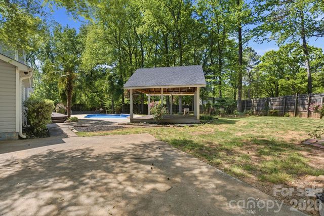 6839 Honey Hurst Lane, Charlotte, NC 28212