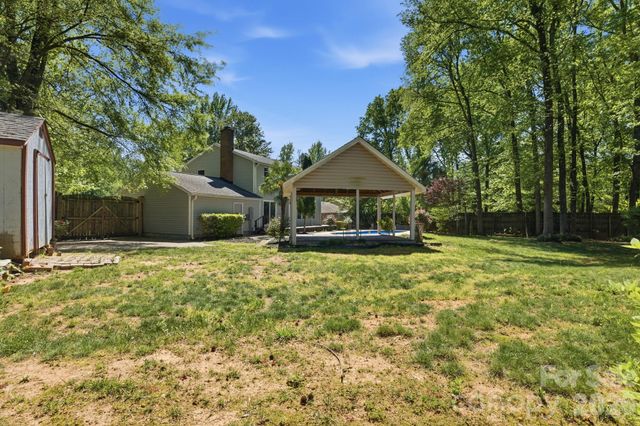 6839 Honey Hurst Lane, Charlotte, NC 28212