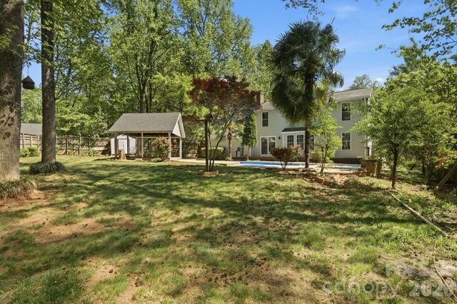 6839 Honey Hurst Lane, Charlotte, NC 28212