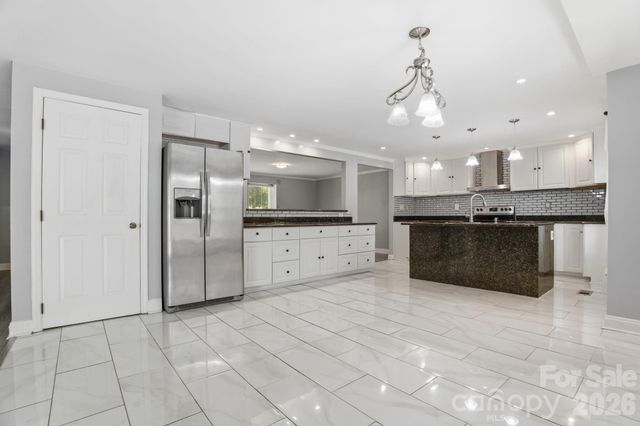 6839 Honey Hurst Lane, Charlotte, NC 28212