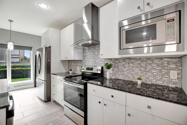 20 Evanston Street, Houston, TX 77015