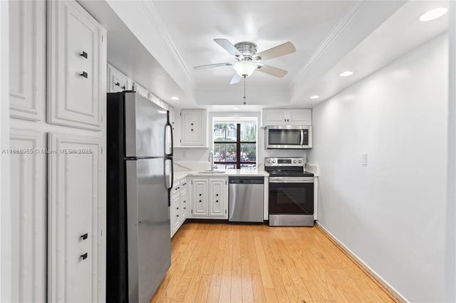 800 Parkview Dr 224, Hallandale Beach, FL 33009