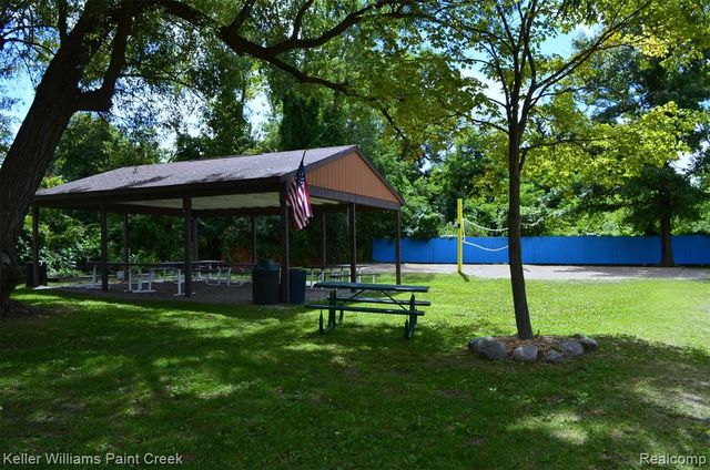 2648 Wildwood Court, Lake Orion, MI 48360