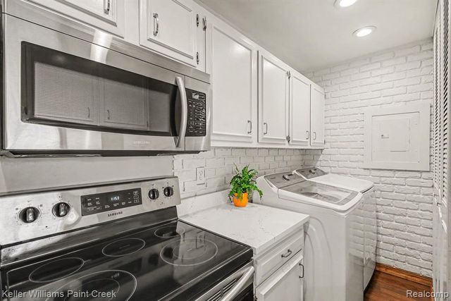 2648 Wildwood Court, Lake Orion, MI 48360