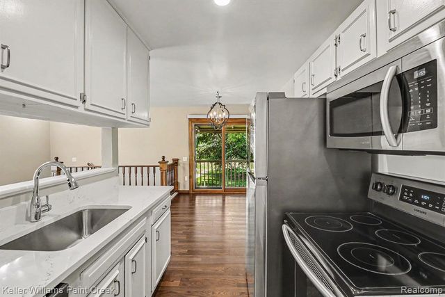 2648 Wildwood Court, Lake Orion, MI 48360