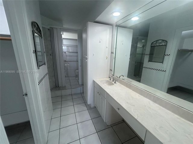 2851 Leonard Dr J502, Aventura, FL 33160