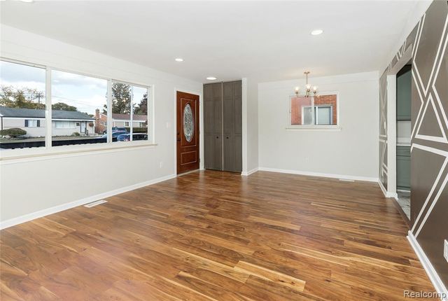 33211 Anita Drive, Westland, MI 48185