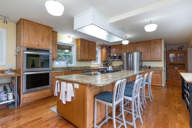 63 Webber Rd, Brookfield, MA 01506
