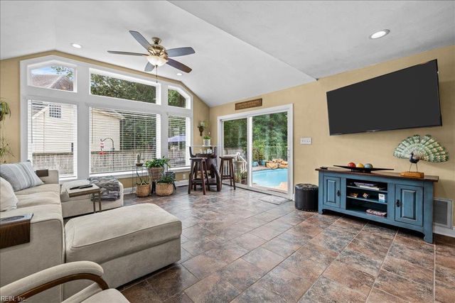 1309 Hawaiian DR, Virginia Beach, VA 23454