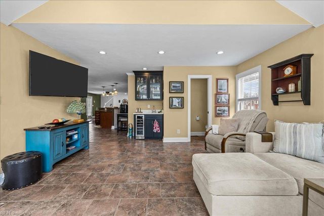 1309 Hawaiian DR, Virginia Beach, VA 23454