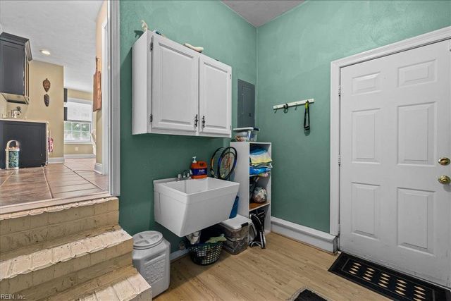 1309 Hawaiian DR, Virginia Beach, VA 23454