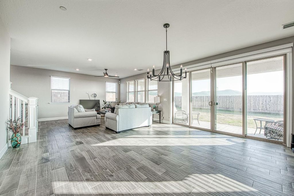 Image 14 of property listing at 19733 Desert Willow Lane, Friant, CA 93626