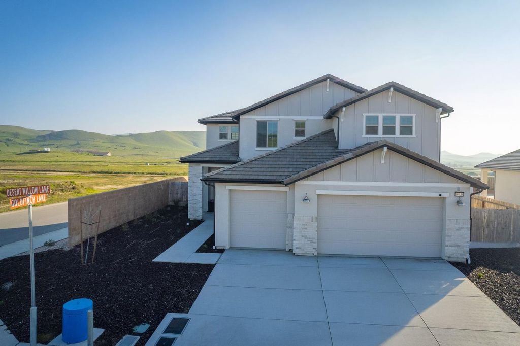 Image 2 of property listing at 19733 Desert Willow Lane, Friant, CA 93626