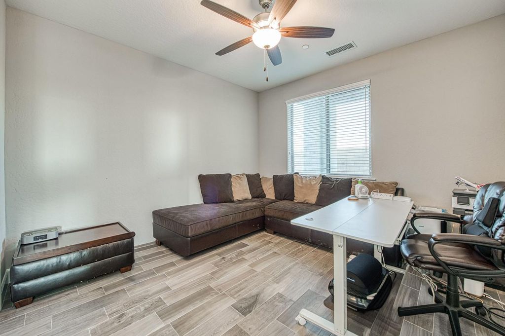 Image 22 of property listing at 19733 Desert Willow Lane, Friant, CA 93626