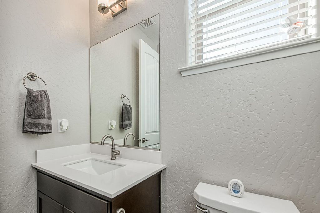 Image 25 of property listing at 19733 Desert Willow Lane, Friant, CA 93626