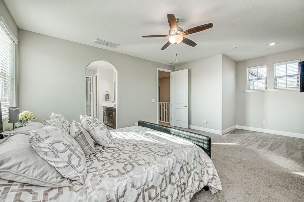 Image 32 of property listing at 19733 Desert Willow Lane, Friant, CA 93626