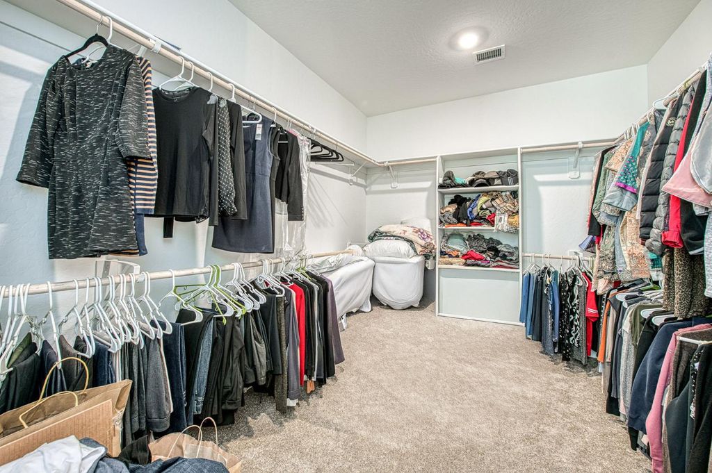 Image 35 of property listing at 19733 Desert Willow Lane, Friant, CA 93626