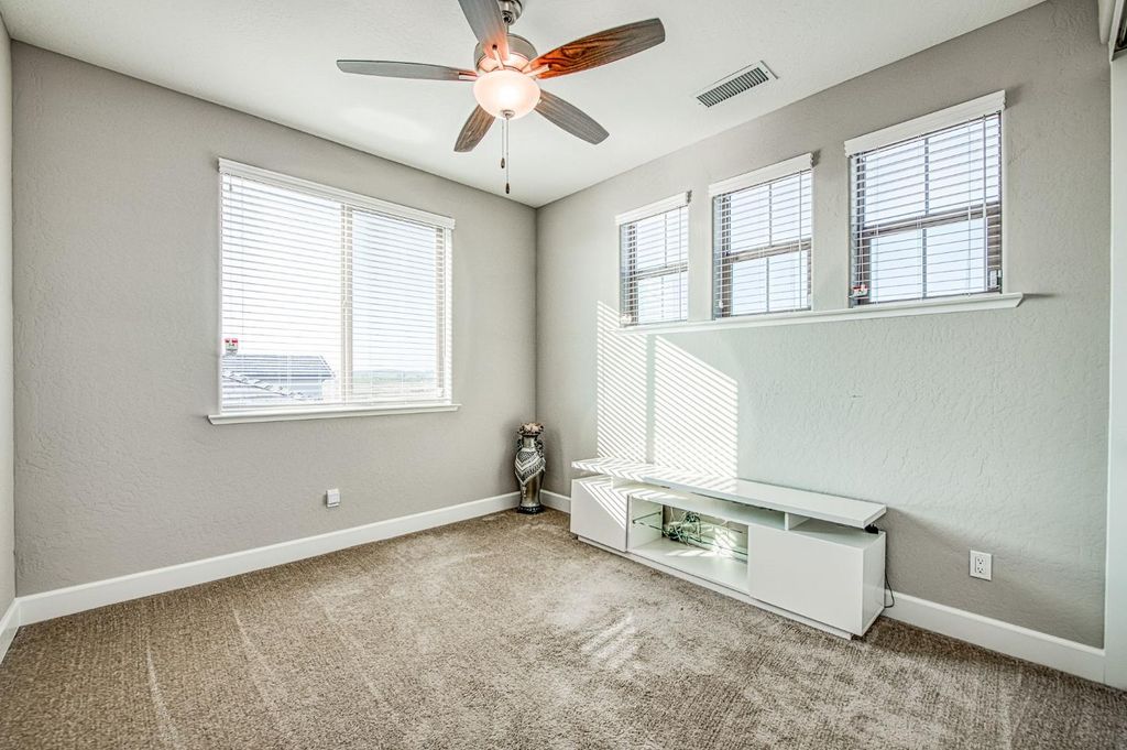 Image 38 of property listing at 19733 Desert Willow Lane, Friant, CA 93626