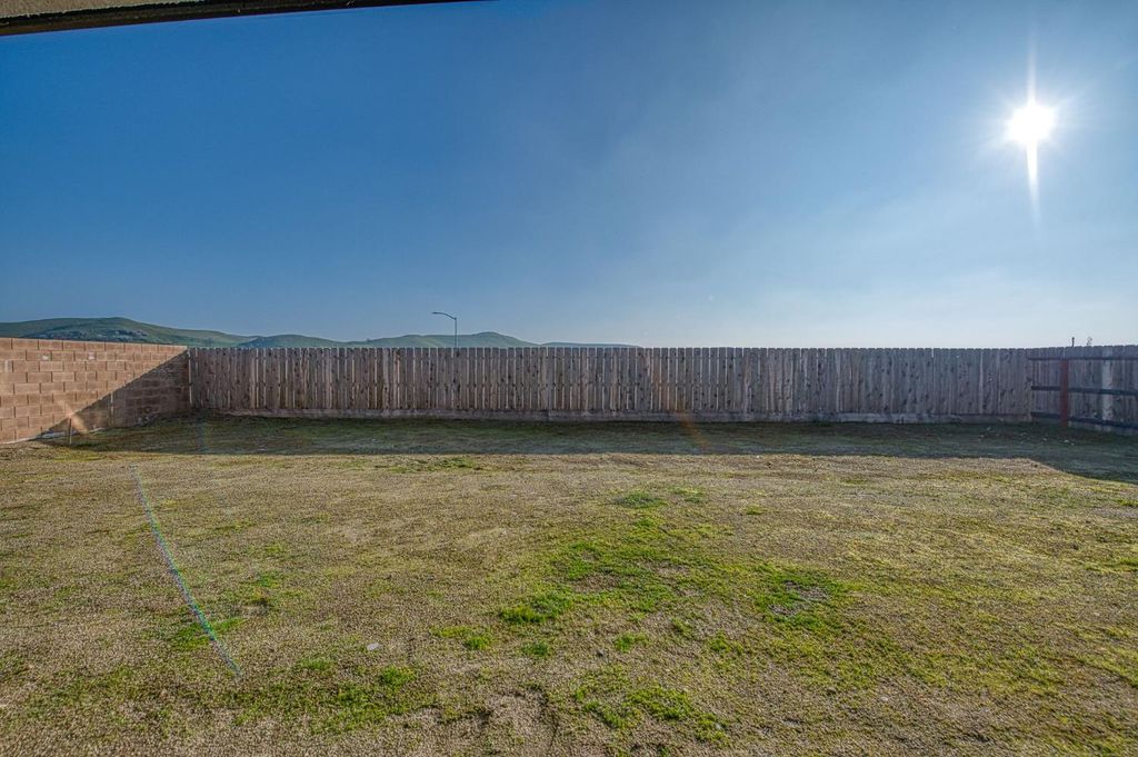 Image 40 of property listing at 19733 Desert Willow Lane, Friant, CA 93626