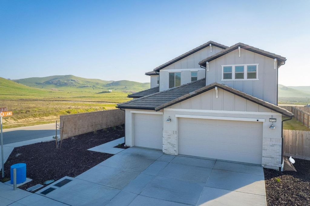 Image 45 of property listing at 19733 Desert Willow Lane, Friant, CA 93626