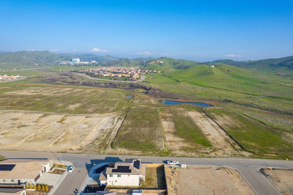 Image 56 of property listing at 19733 Desert Willow Lane, Friant, CA 93626