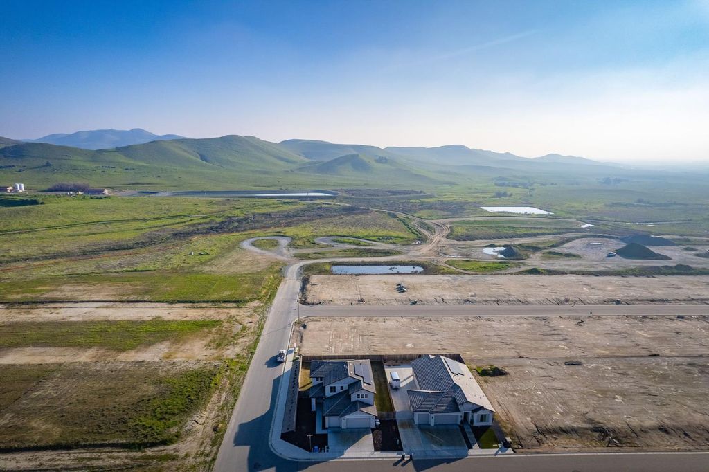 Image 60 of property listing at 19733 Desert Willow Lane, Friant, CA 93626