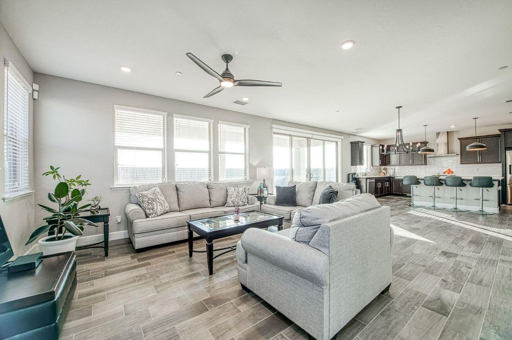 Image 7 of property listing at 19733 Desert Willow Lane, Friant, CA 93626