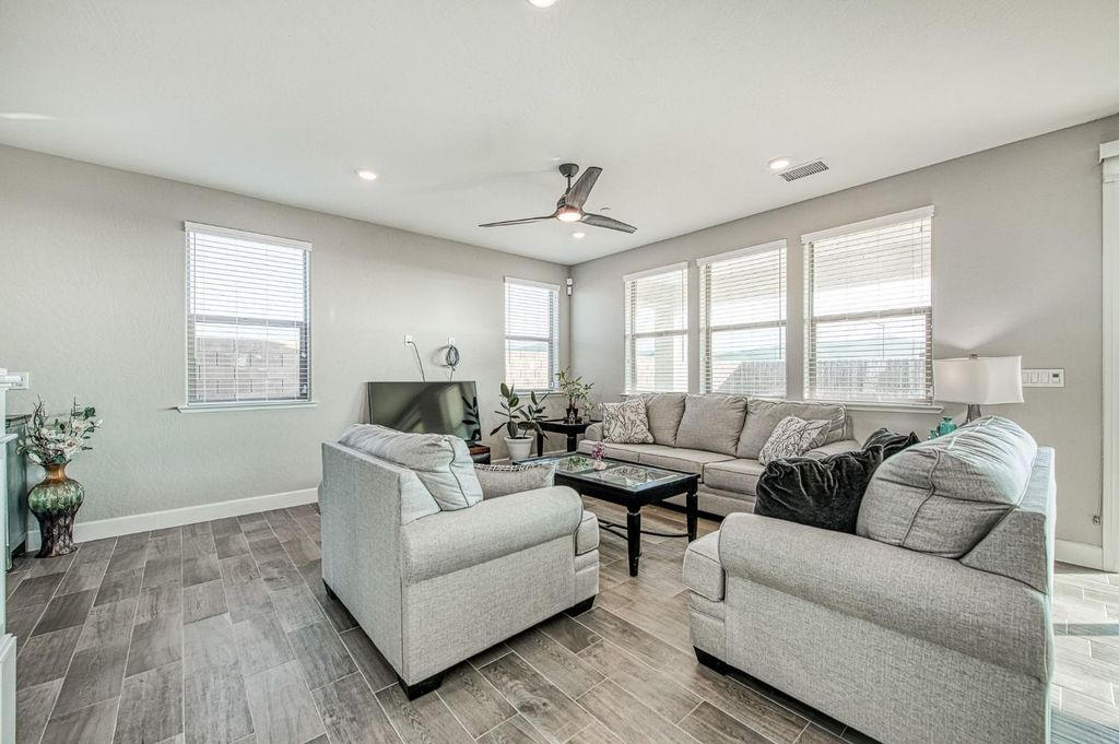 Image 8 of property listing at 19733 Desert Willow Lane, Friant, CA 93626