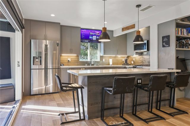 20422 20424 Schoenborn, Winnetka, CA 91306