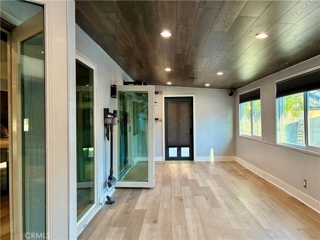 20422 20424 Schoenborn, Winnetka, CA 91306