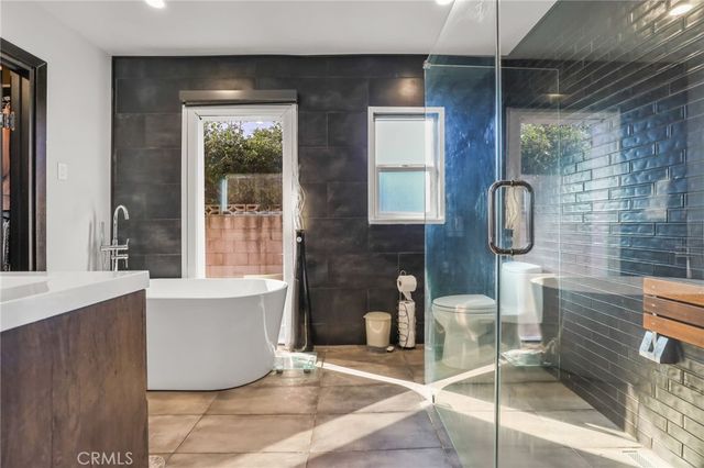 20422 20424 Schoenborn, Winnetka, CA 91306