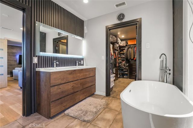 20422 20424 Schoenborn, Winnetka, CA 91306