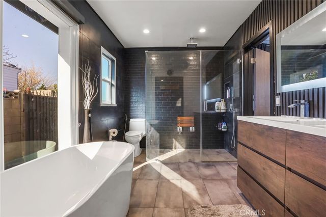 20422 20424 Schoenborn, Winnetka, CA 91306