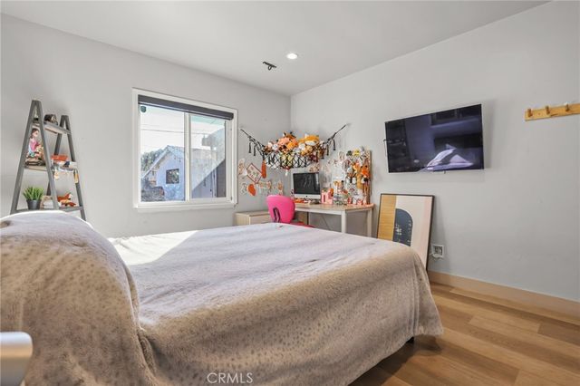 20422 20424 Schoenborn, Winnetka, CA 91306